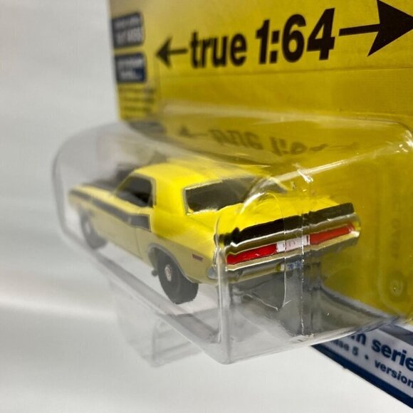 Auto World 1970 Dodge Challenger T/A Yellow Vintage Muscle Rel 5 Ver B NIP 2022 - Picture 4 of 6